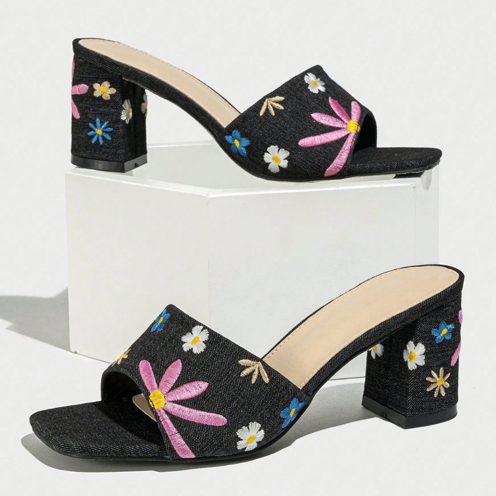 🆕 Floral Embroidered Mule Sandal